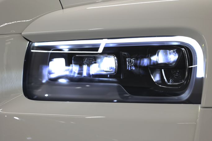 Rolls-Royce Cullinan I, 2022 внедорожник 5 дв. бизнес класса в Дубае от POF RENTAL белый цвет | AUTO.AE
