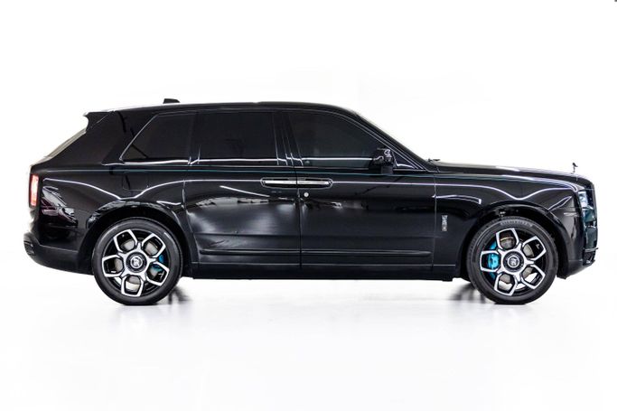 Rolls-Royce Cullinan I, 2023 внедорожник 5 дв. бизнес класса в Дубае от POF RENTAL черный цвет | AUTO.AE