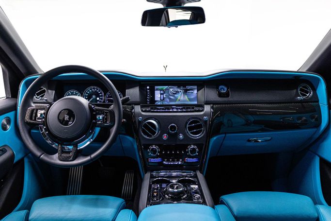 Rolls-Royce Cullinan I, 2023 внедорожник 5 дв. бизнес класса в Дубае от POF RENTAL черный цвет | AUTO.AE
