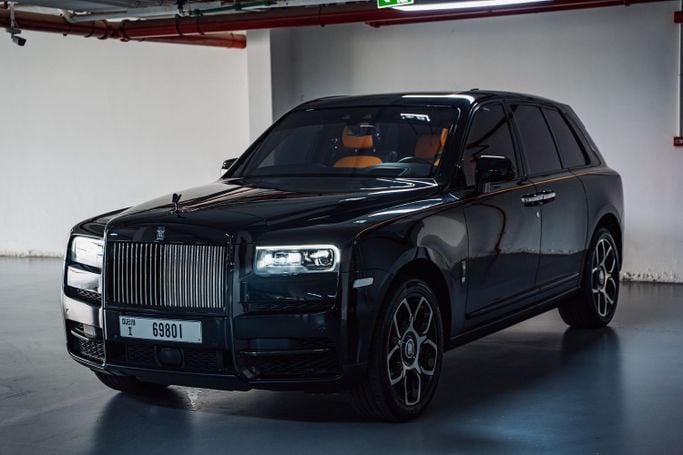 Rolls-Royce Cullinan I, 2023 внедорожник 5 дв. бизнес класса в Дубае от POF RENTAL черный цвет | AUTO.AE