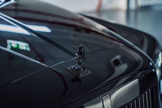 Rolls-Royce Cullinan I, 2023 внедорожник 5 дв. бизнес класса в Дубае от POF RENTAL черный цвет | AUTO.AE