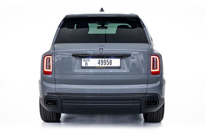 Rolls-Royce Cullinan I, 2024 внедорожник 5 дв. бизнес класса в Дубае от POF RENTAL серый цвет | AUTO.AE