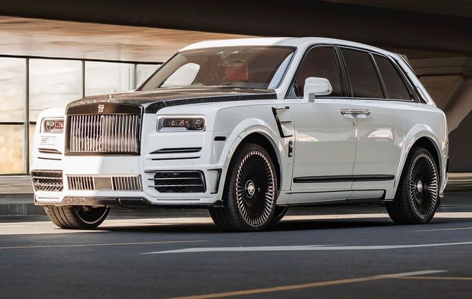 Rolls-Royce Cullinan Black Badge, 2022 business suv 5 dr. for rent in Dubai by AVA car rental, white color | AUTO.AE