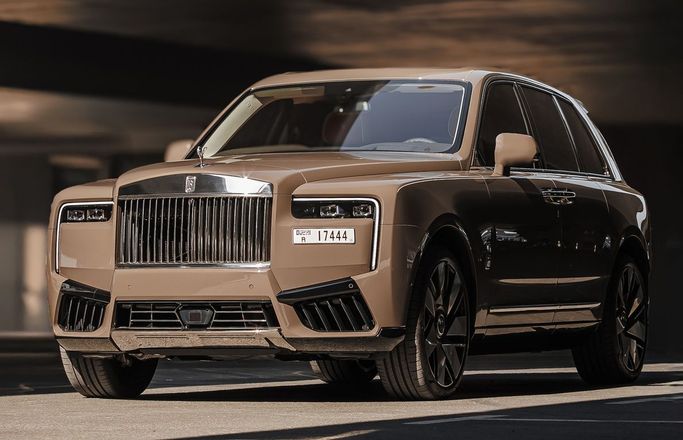 Rolls-Royce Cullinan Black Badge I, 2025 внедорожник 5 дв. бизнес класса в Дубае от AVA car rental коричневый цвет | AUTO.AE
