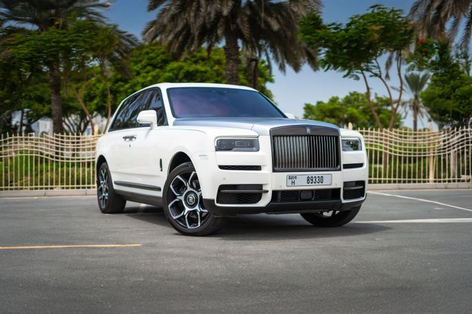 Rolls-Royce Cullinan I, 2022 внедорожник 5 дв. бизнес класса в Дубае от Macan Luxury Motors белый цвет | AUTO.AE