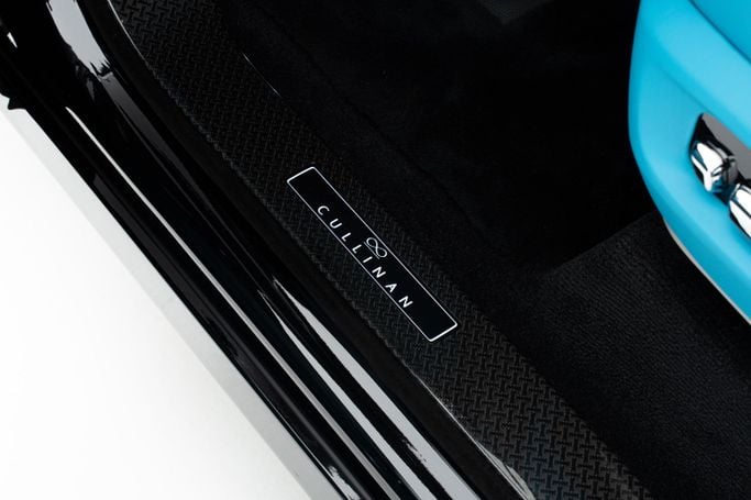 Новый Rolls-Royce Cullinan Black Badge I, 6.7 л, 2025 в Дубае от X MOTORS Черный цвет. GCC | AUTO.AE