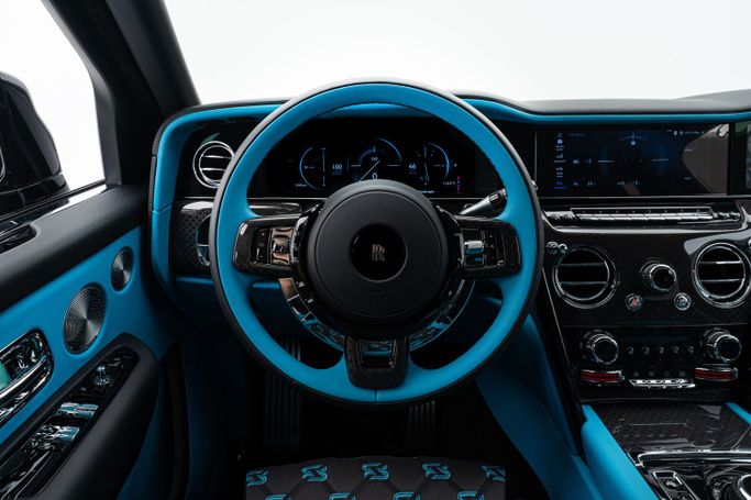 Новый Rolls-Royce Cullinan Black Badge I, 6.7 л, 2025 в Дубае от X MOTORS Черный цвет. GCC | AUTO.AE