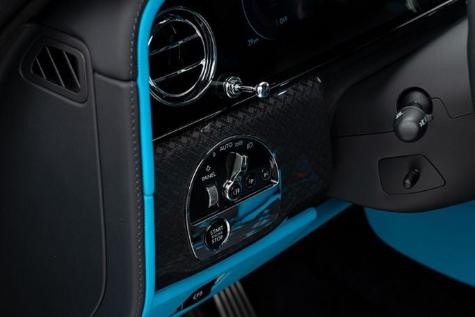 Новый Rolls-Royce Cullinan Black Badge I, 6.7 л, 2025 в Дубае от X MOTORS Черный цвет. GCC | AUTO.AE
