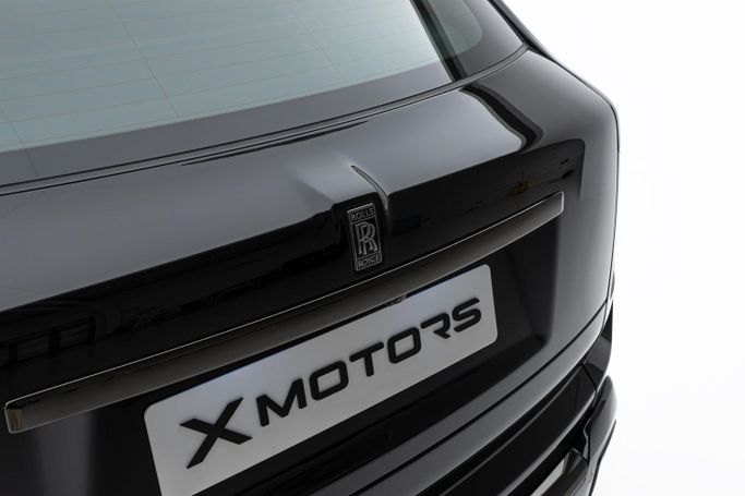 Новый Rolls-Royce Cullinan Black Badge I, 6.7 л, 2025 в Дубае от X MOTORS Черный цвет. GCC | AUTO.AE