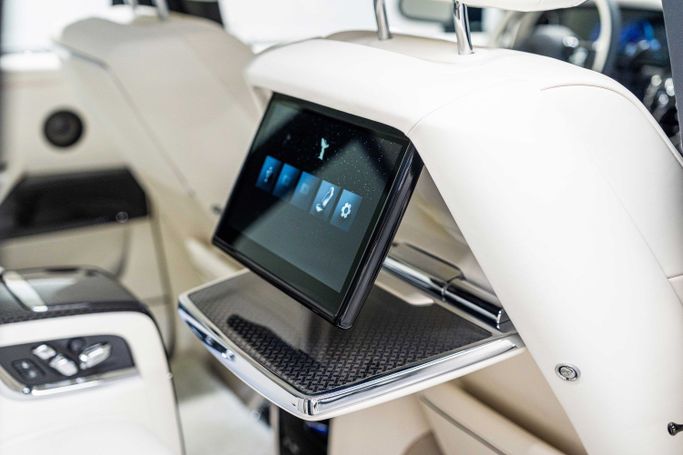 Подержанный Rolls-Royce Cullinan Black Badge I Рестайлинг, 6.7 л, 2025 в Дубае от PUPIL OF FATE MOTORS Зеленый цвет. GCC | AUTO.AE