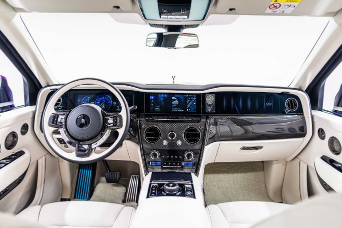 Подержанный Rolls-Royce Cullinan Black Badge I Рестайлинг, 6.7 л, 2025 в Дубае от PUPIL OF FATE MOTORS Зеленый цвет. GCC | AUTO.AE
