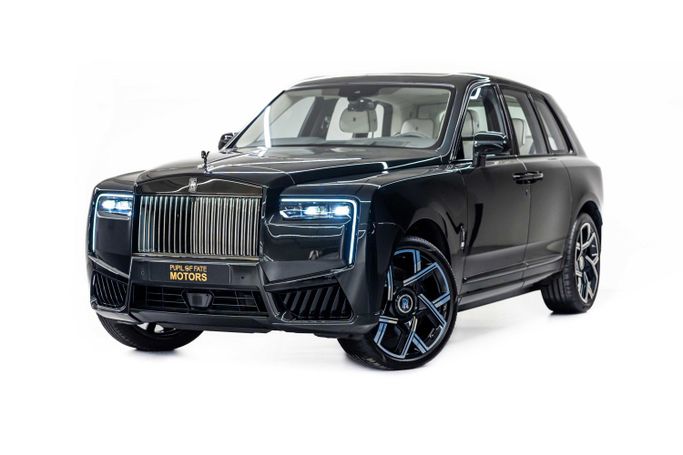 Подержанный Rolls-Royce Cullinan Black Badge I Рестайлинг, 6.7 л, 2025 в Дубае от PUPIL OF FATE MOTORS Зеленый цвет. GCC | AUTO.AE