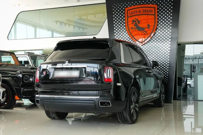 مستعملة Rolls-Royce Cullinan, 6.7 l, 2023 في في دبي من Laith Alobaidi Motors، اللون أسود. المواصفات الأوروبية | AUTO.AE