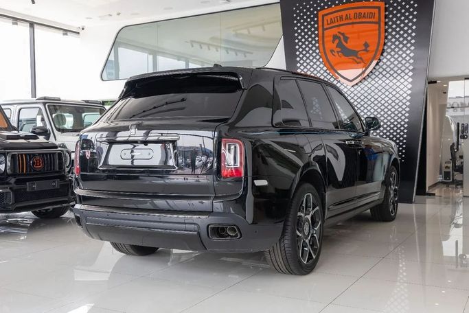 جديدة Rolls-Royce Cullinan Black Badge, 6.7 l, 2024 في في دبي من Laith Alobaidi Motors، اللون أسود. المواصفات الأوروبية | AUTO.AE