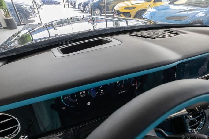 جديدة Rolls-Royce Cullinan Black Badge I تجميل الوجه, 6.7 l, 2025 في في دبي من Laith Alobaidi Motors، اللون أسود. المواصفات الأوروبية | AUTO.AE