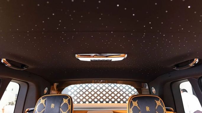 جديدة Rolls-Royce Cullinan Black Badge I تجميل الوجه, 6.7 l, 2025 في في دبي من Laith Alobaidi Motors، اللون رمادي. المواصفات الأوروبية | AUTO.AE