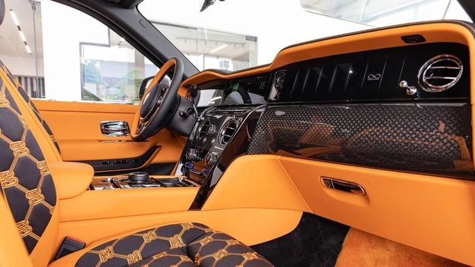 جديدة Rolls-Royce Cullinan Black Badge I تجميل الوجه, 6.7 l, 2025 في في دبي من Laith Alobaidi Motors، اللون رمادي. المواصفات الأوروبية | AUTO.AE