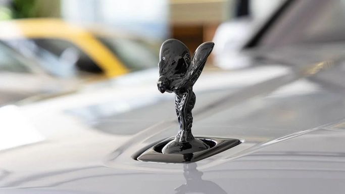 جديدة Rolls-Royce Cullinan Black Badge I تجميل الوجه, 6.7 l, 2025 في في دبي من Laith Alobaidi Motors، اللون رمادي. المواصفات الأوروبية | AUTO.AE