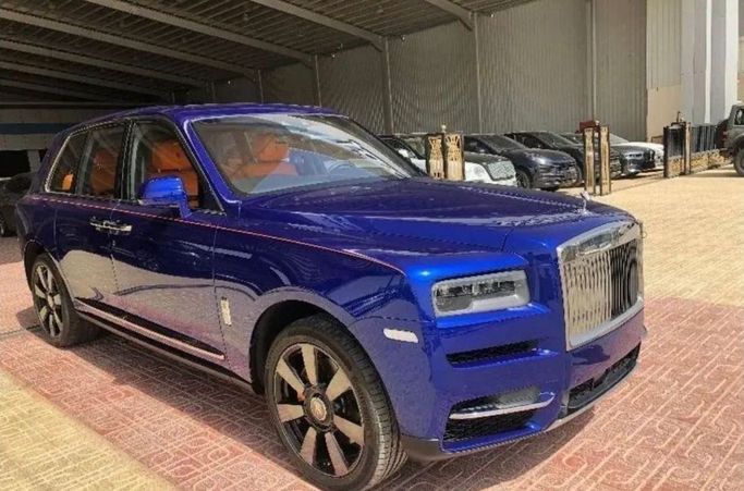 Новый Rolls-Royce Cullinan I, 6.7 л, 2024 в Дубае от Mohamed Hakim Motors Синий цвет.  | AUTO.AE