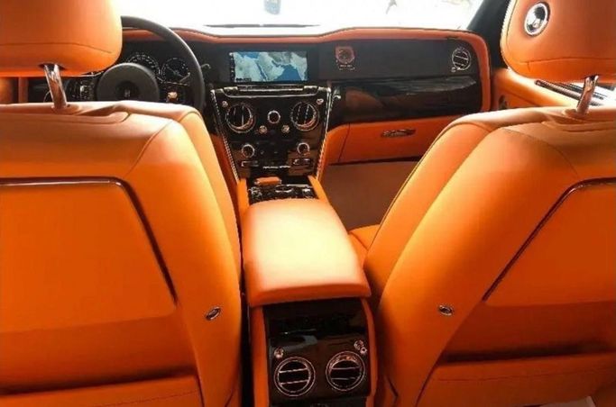 Новый Rolls-Royce Cullinan I, 6.7 л, 2024 в Дубае от Mohamed Hakim Motors Синий цвет.  | AUTO.AE