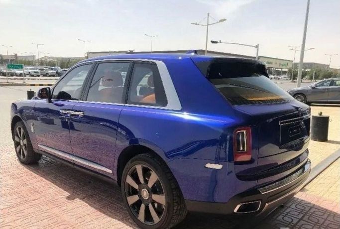 Новый Rolls-Royce Cullinan I, 6.7 л, 2024 в Дубае от Mohamed Hakim Motors Синий цвет.  | AUTO.AE