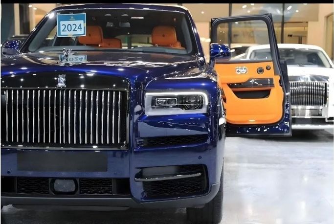 Новый Rolls-Royce Cullinan I Рестайлинг, 6.7 л, 2024 в Дубае от Mohamed Hakim Motors Тёмно-синий цвет. Other | AUTO.AE