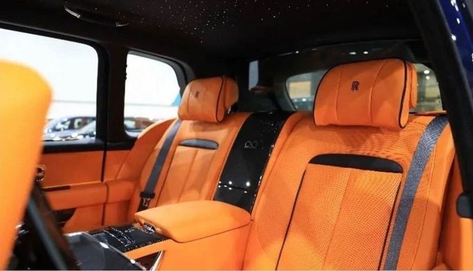 Новый Rolls-Royce Cullinan I Рестайлинг, 6.7 л, 2024 в Дубае от Mohamed Hakim Motors Тёмно-синий цвет. Other | AUTO.AE