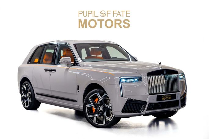 Новый Rolls-Royce Cullinan Black Badge I Рестайлинг, 6.7 л, 2025 в Дубае от PUPIL OF FATE MOTORS Серый цвет. GCC | AUTO.AE