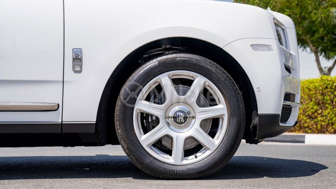 New Rolls-Royce Cullinan Black Badge I Facelift, 6.7 l, 2024 in Dubai by Milele, White color. Other | AUTO.AE