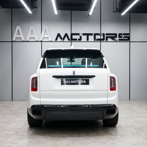 Подержанный Rolls-Royce Cullinan I, 6.7 л, 2022 в Дубае от AAA Motors Белый цвет. GCC | AUTO.AE