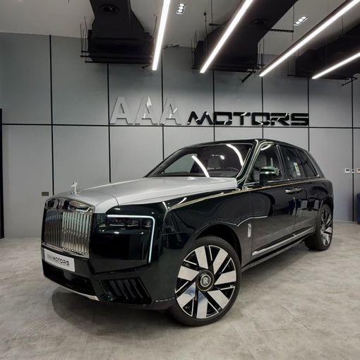 Новый Rolls-Royce Cullinan I Рестайлинг, 6.7 л, 2025 в Дубае от AAA Motors Зеленый цвет. GCC | AUTO.AE
