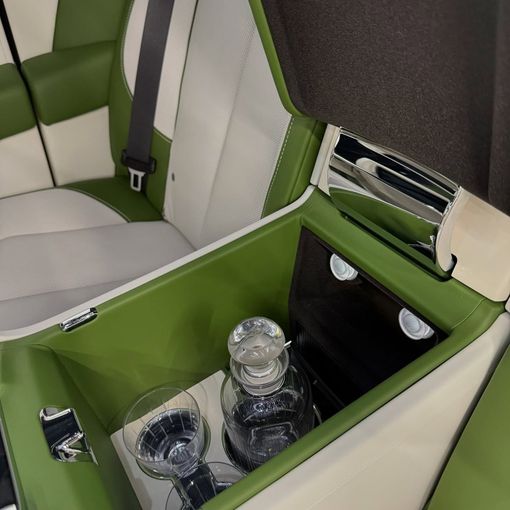 Новый Rolls-Royce Cullinan I Рестайлинг, 6.7 л, 2025 в Дубае от AAA Motors Зеленый цвет. GCC | AUTO.AE