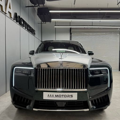Новый Rolls-Royce Cullinan I Рестайлинг, 6.7 л, 2025 в Дубае от AAA Motors Зеленый цвет. GCC | AUTO.AE