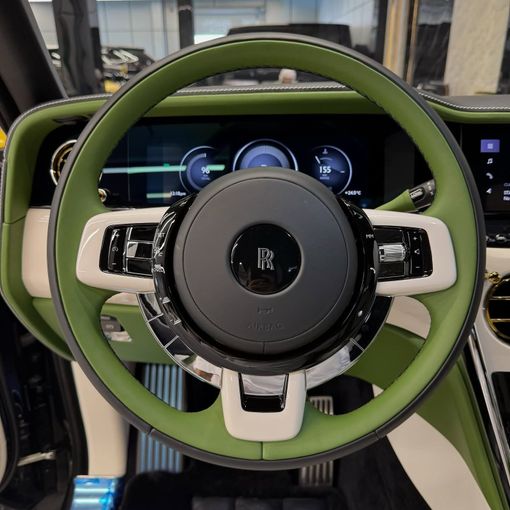 Новый Rolls-Royce Cullinan I Рестайлинг, 6.7 л, 2025 в Дубае от AAA Motors Зеленый цвет. GCC | AUTO.AE
