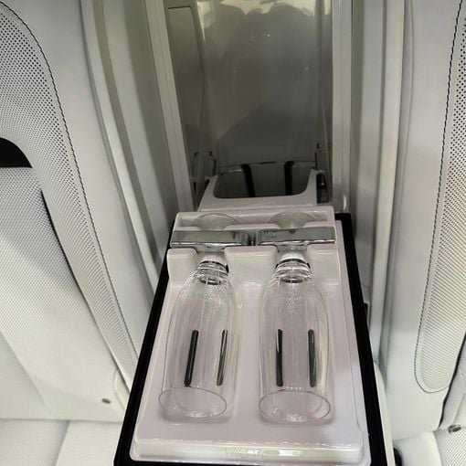 Новый Rolls-Royce Cullinan Black Badge I, 6.7 л, 2024 в Дубае от AAA Motors Голубой цвет. Европейская | AUTO.AE