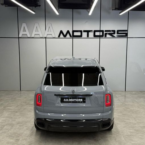 Подержанный Rolls-Royce Cullinan I, 6.7 л, 2024 в Дубае от AAA Motors Серый цвет. GCC | AUTO.AE