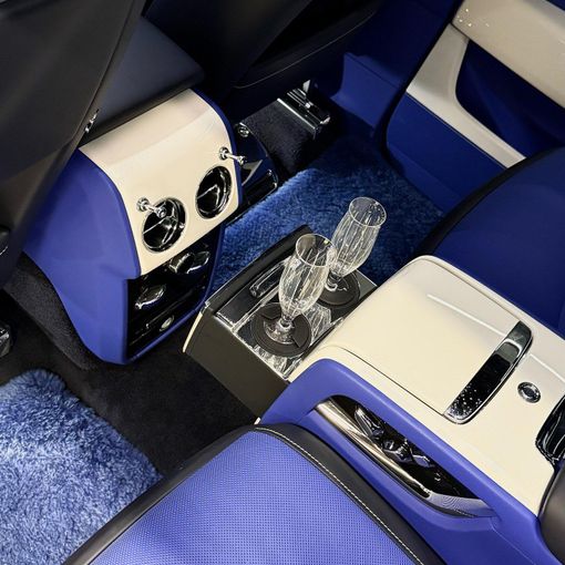 Подержанный Rolls-Royce Cullinan I, 6.7 л, 2024 в Дубае от AAA Motors Серый цвет. GCC | AUTO.AE