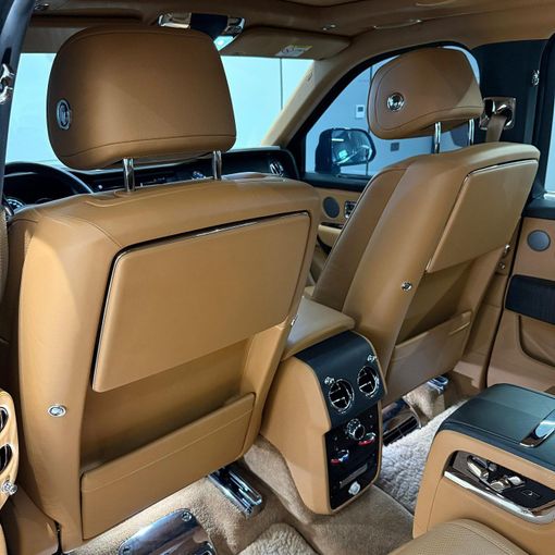 Подержанный Rolls-Royce Cullinan I, 6.7 л, 2019 в Дубае от AAA Motors Черный цвет. Европейская | AUTO.AE