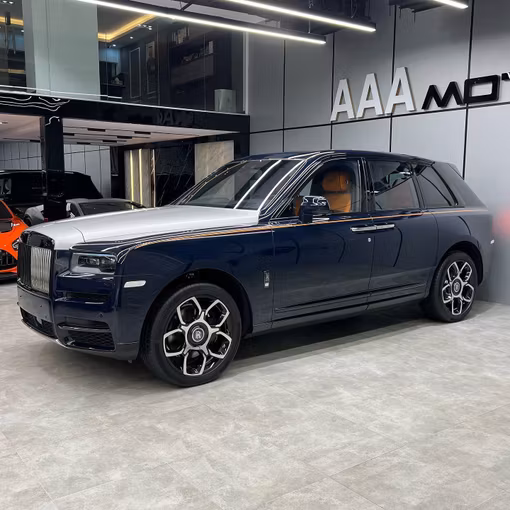 Подержанный Rolls-Royce Cullinan Black Badge I, 6.7 л, 2021 в Дубае от AAA Motors Синий цвет. GCC | AUTO.AE