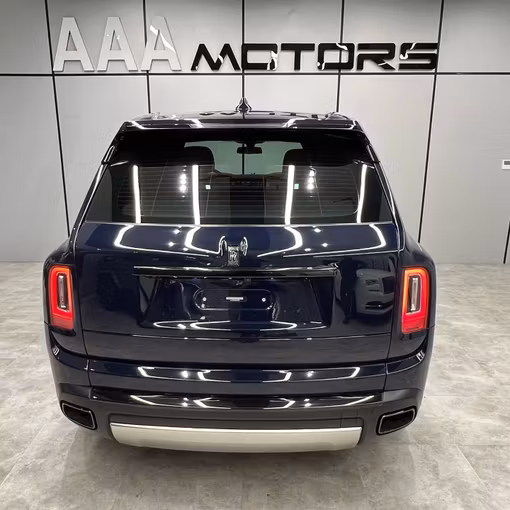 Подержанный Rolls-Royce Cullinan Black Badge I, 6.7 л, 2021 в Дубае от AAA Motors Синий цвет. GCC | AUTO.AE