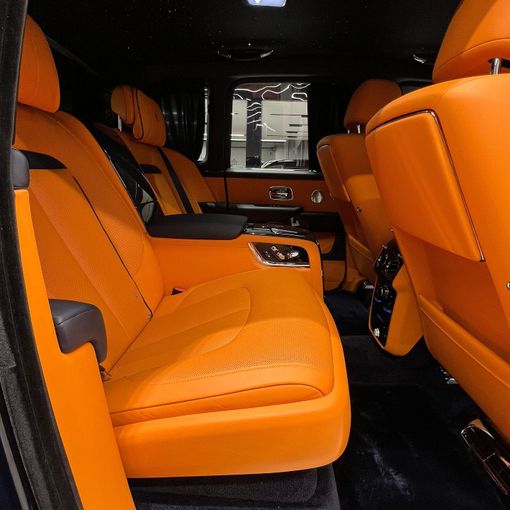 Подержанный Rolls-Royce Cullinan Black Badge I, 6.7 л, 2021 в Дубае от AAA Motors Синий цвет. GCC | AUTO.AE