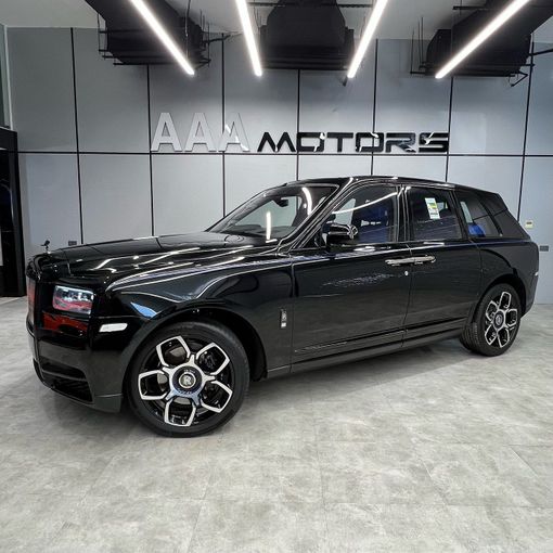 Подержанный Rolls-Royce Cullinan Black Badge I, 6.7 л, 2024 в Дубае от AAA Motors Черный цвет. GCC | AUTO.AE