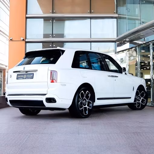 Used Rolls-Royce Cullinan Black Badge I, 6.7 l, 2022 in Dubai by Q Motors, White color. GCC Specs | AUTO.AE