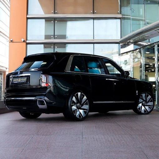 Used Rolls-Royce Cullinan I Facelift, 6.7 l, 2025 in Dubai by Q Motors, Black color. Japanese Specs | AUTO.AE