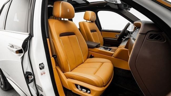 Used Rolls-Royce Cullinan I, 6.7 l, 2019 in Dubai by Al Ain Class Motors, White color. GCC Specs | AUTO.AE