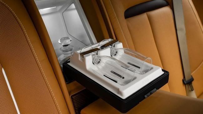 Used Rolls-Royce Cullinan I, 6.7 l, 2019 in Dubai by Al Ain Class Motors, White color. GCC Specs | AUTO.AE
