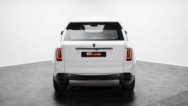 Used Rolls-Royce Cullinan I, 6.7 l, 2019 in Dubai by Al Ain Class Motors, White color. GCC Specs | AUTO.AE