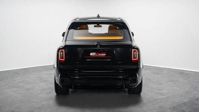New Rolls-Royce Cullinan Black Badge I Facelift, 6.7 l, 2025 in Dubai by Al Ain Class Motors, Black color. GCC Specs | AUTO.AE