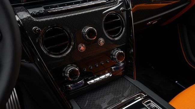 Used Rolls-Royce Cullinan Black Badge I Facelift, 6.7 l, 2025 in Dubai by Al Ain Class Motors, Black color. GCC Specs | AUTO.AE