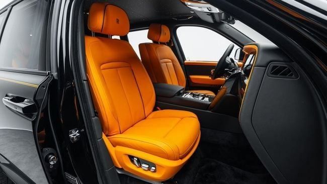Used Rolls-Royce Cullinan Black Badge I Facelift, 6.7 l, 2025 in Dubai by Al Ain Class Motors, Black color. GCC Specs | AUTO.AE